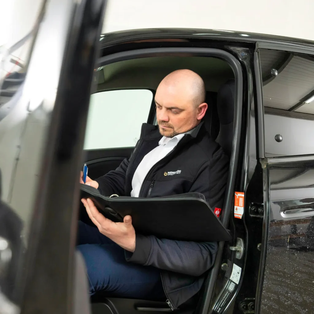 GD Ingenieurbüro dokumentiert einen Fahrzeugschaden direkt vor Ort in Schnelldorf